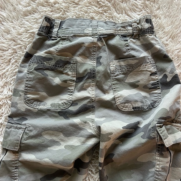American Eagle Grey Camo Cargo Jean - Picture 12 of 13